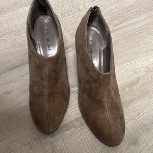 👟 3/$8 - Women's Tan Suede Ankle Booties